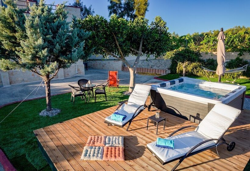 هتل روستایی Adam Stone Villa