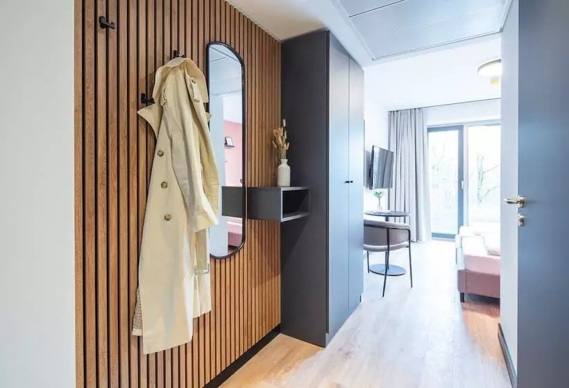 هتل The Base Munich