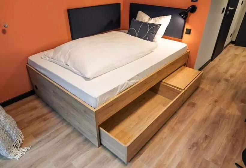 هتل The Base Munich