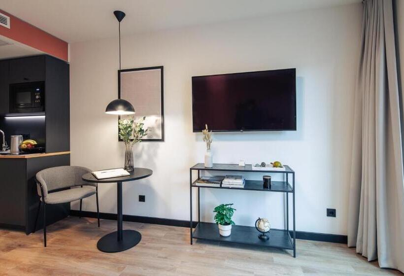 酒店 The Base Munich