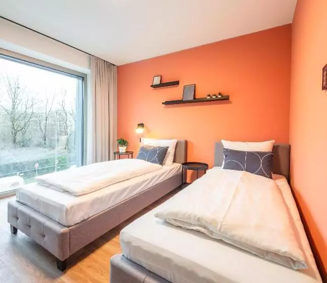 هتل The Base Munich