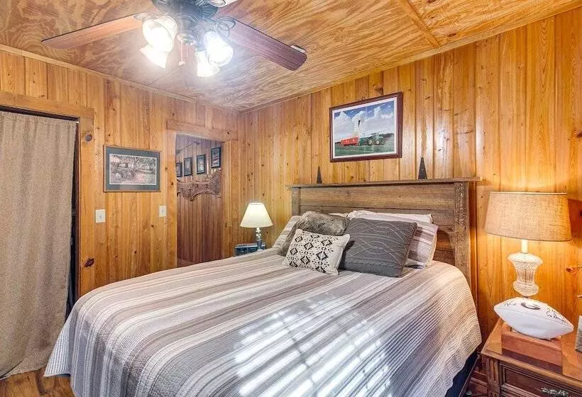 Georgia Lakefront Cabin W/ Fire Pit + Grills!