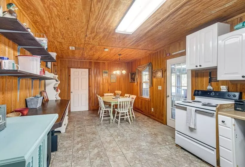 Georgia Lakefront Cabin W/ Fire Pit + Grills!