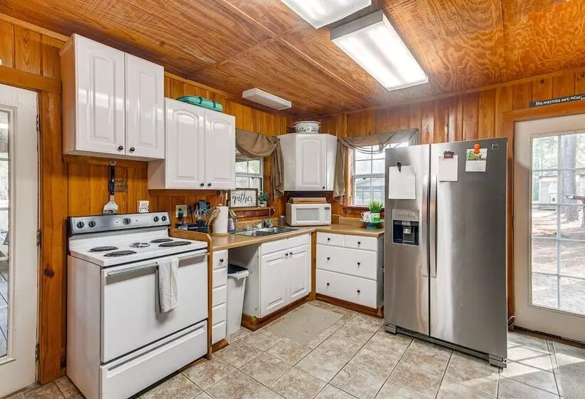 Georgia Lakefront Cabin W/ Fire Pit + Grills!