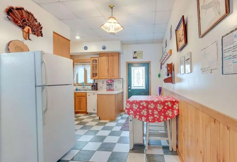 Lakefront Rhinelander Retreat W/ Private Hot Tub!