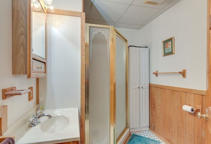 Lakefront Rhinelander Retreat W/ Private Hot Tub!