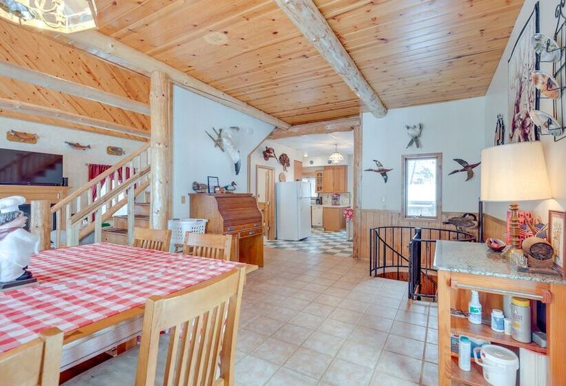 Lakefront Rhinelander Retreat W/ Private Hot Tub!
