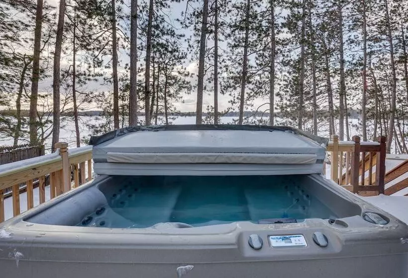 Lakefront Rhinelander Retreat W/ Private Hot Tub!