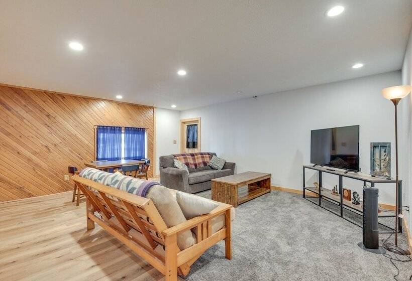 Lakefront Rhinelander Retreat W/ Private Hot Tub!