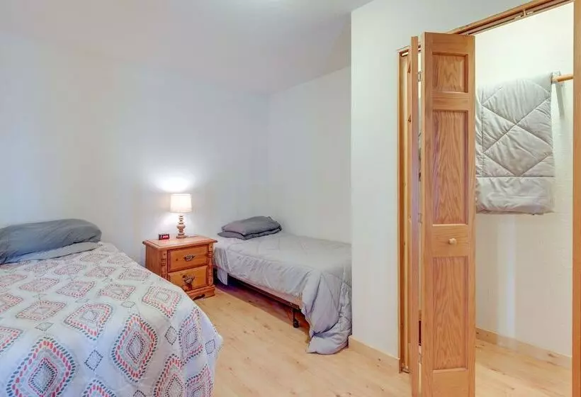 Lakefront Rhinelander Retreat W/ Private Hot Tub!