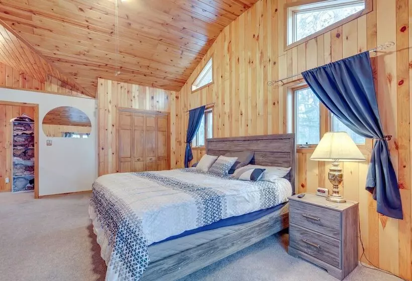 Lakefront Rhinelander Retreat W/ Private Hot Tub!