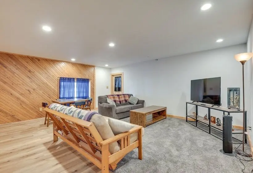 Lakefront Rhinelander Retreat W/ Private Hot Tub!