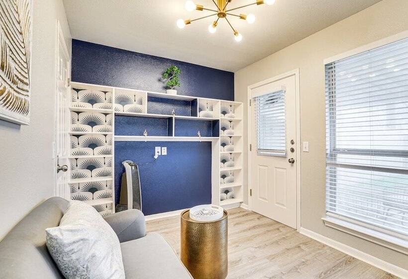 Leon Valley Home Near Seaworld & Aquarium!