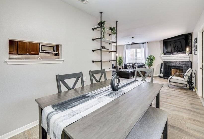 Leon Valley Home Near Seaworld & Aquarium!