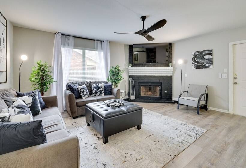 Leon Valley Home Near Seaworld & Aquarium!