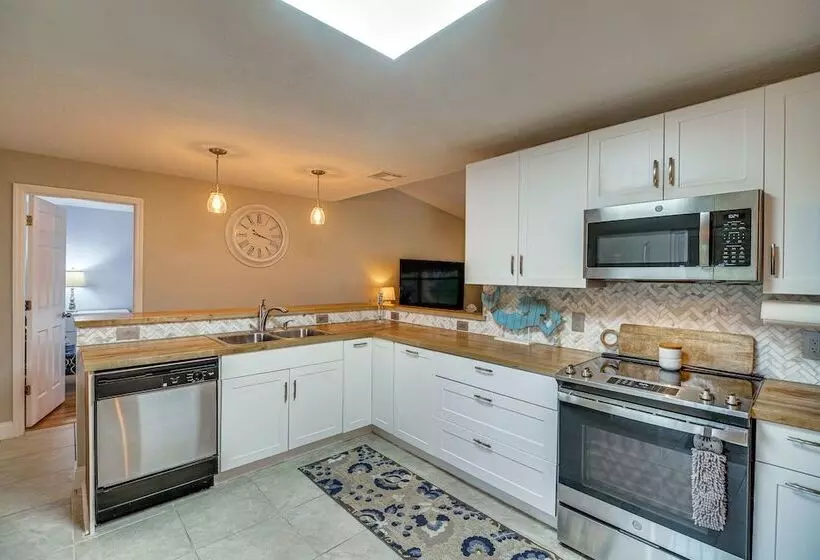 Lovely Merritt Island Home W/ Kayak + Fire Pit!