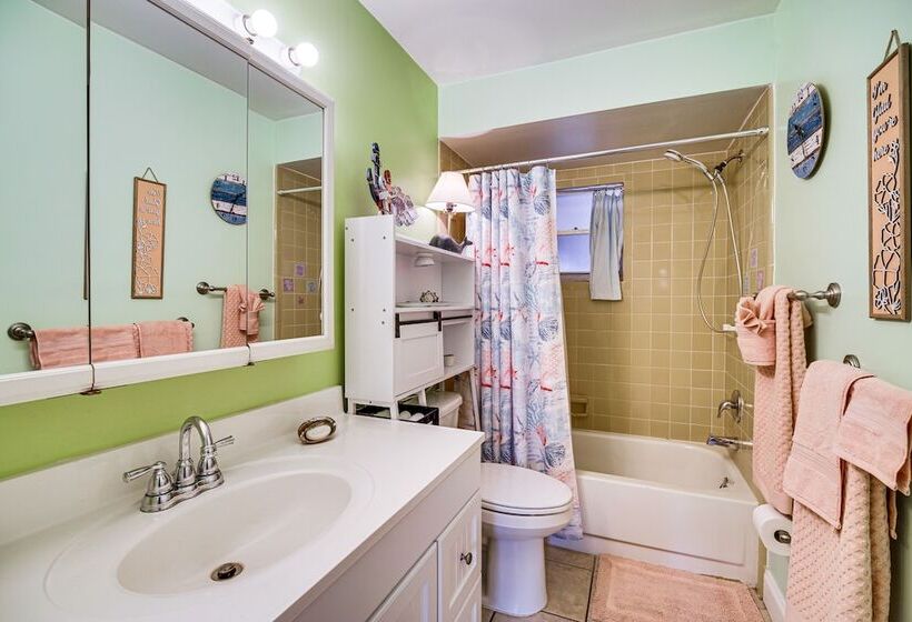 Lovely Merritt Island Home W/ Kayak + Fire Pit!