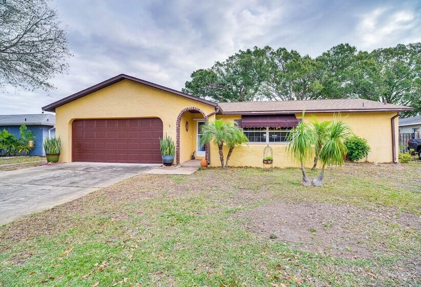 Lovely Merritt Island Home W/ Kayak + Fire Pit!