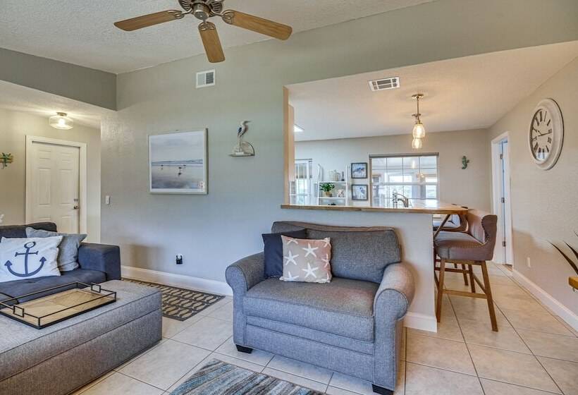 Lovely Merritt Island Home W/ Kayak + Fire Pit!