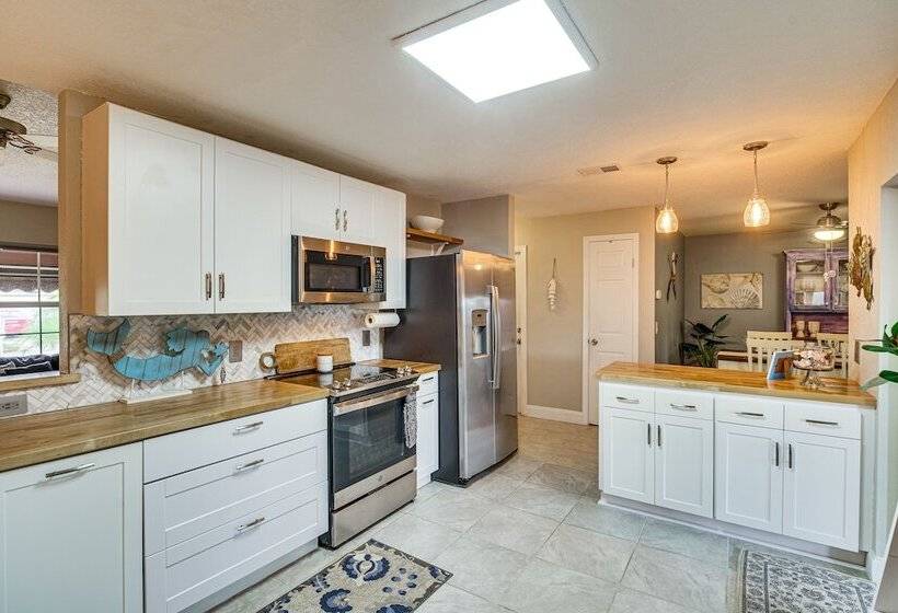 Lovely Merritt Island Home W/ Kayak + Fire Pit!