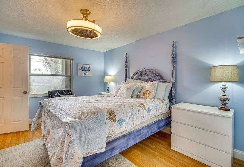 Lovely Merritt Island Home W/ Kayak + Fire Pit!