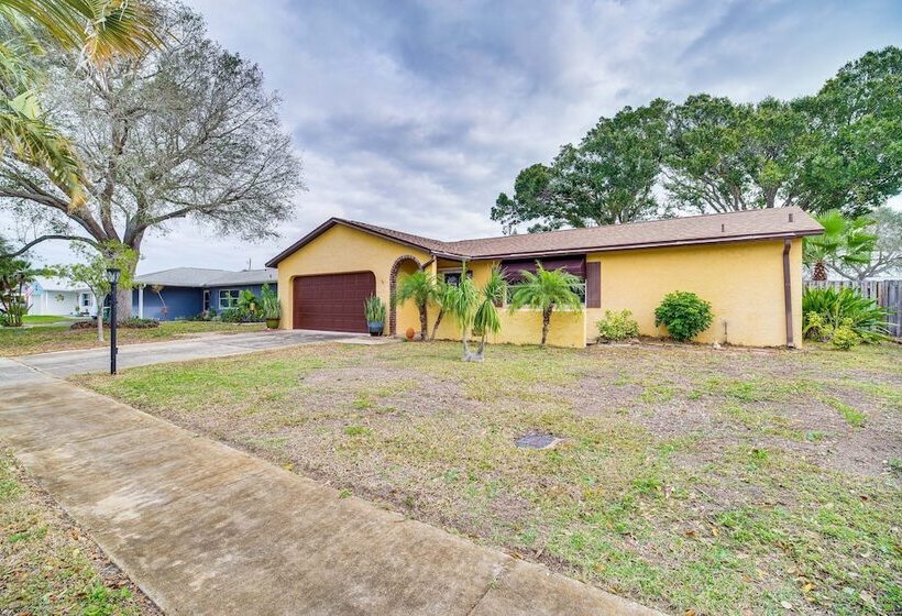 Lovely Merritt Island Home W/ Kayak + Fire Pit!