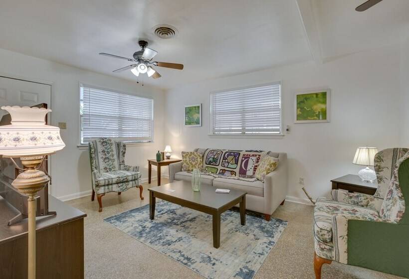 5 Mi To City Park: Charming Home Near Nola!