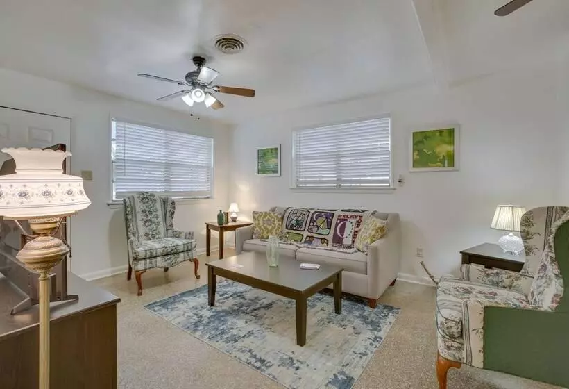 5 Mi To City Park: Charming Home Near Nola!