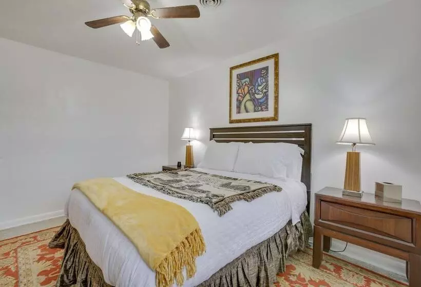 5 Mi To City Park: Charming Home Near Nola!