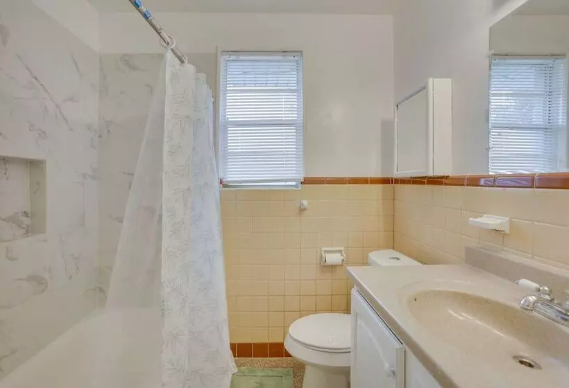 5 Mi To City Park: Charming Home Near Nola!