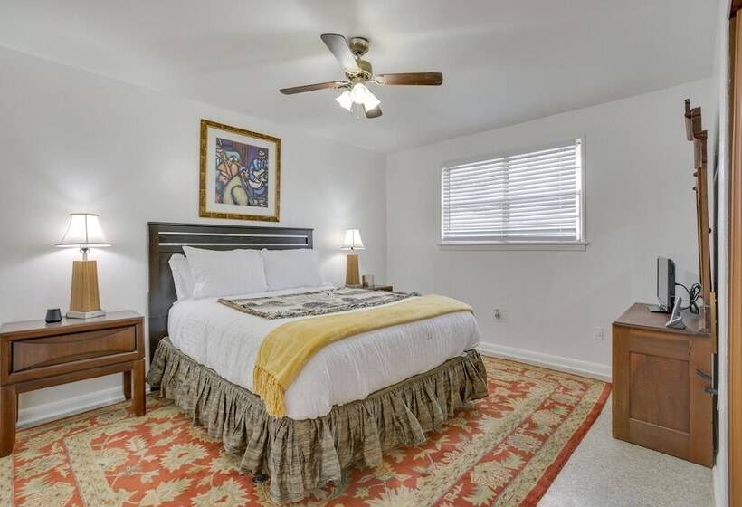 5 Mi To City Park: Charming Home Near Nola!