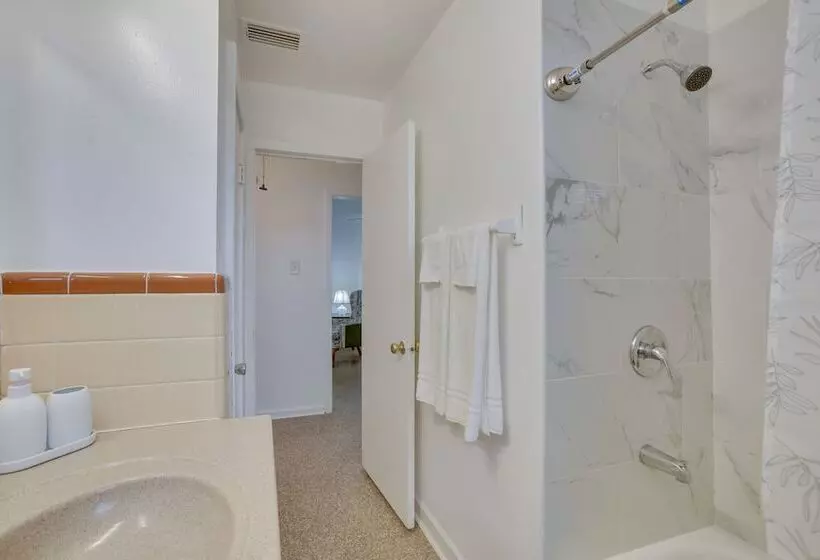 5 Mi To City Park: Charming Home Near Nola!