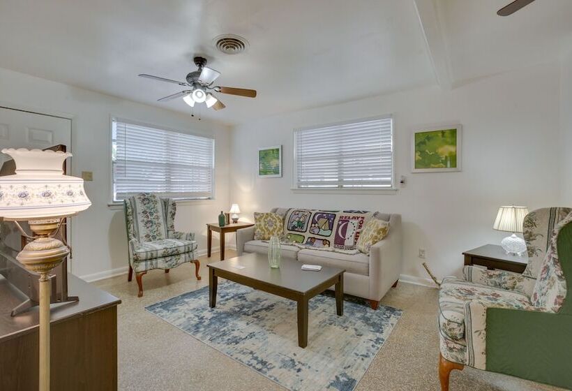 5 Mi To City Park: Charming Home Near Nola!