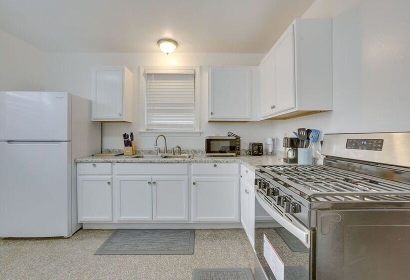 5 Mi To City Park: Charming Home Near Nola!