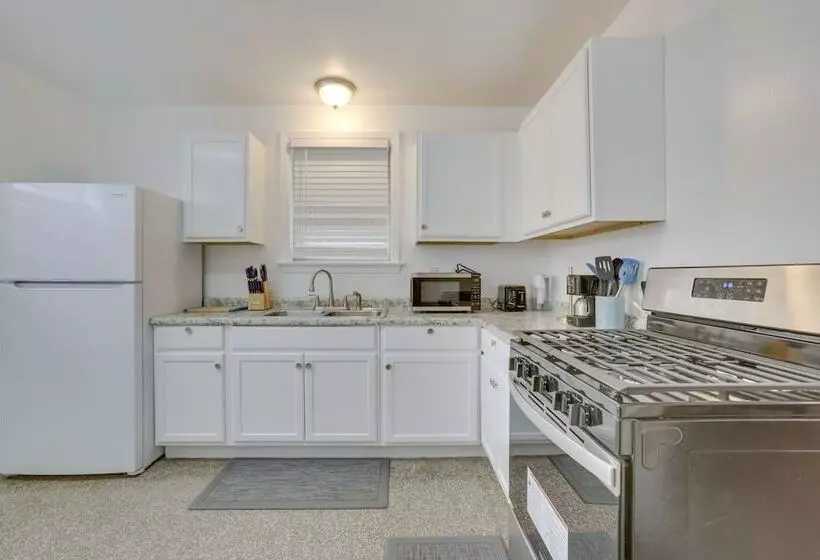 5 Mi To City Park: Charming Home Near Nola!