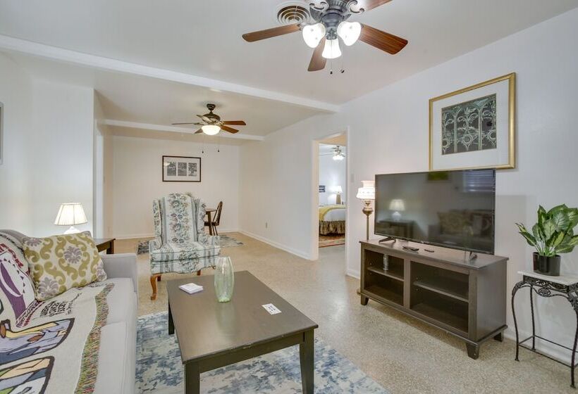 5 Mi To City Park: Charming Home Near Nola!