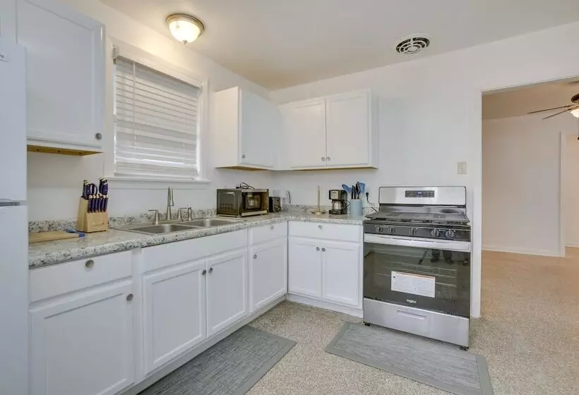 5 Mi To City Park: Charming Home Near Nola!