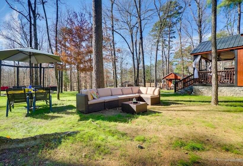 Pet Friendly Broken Bow Cabin: Hot Tub & Fireplace