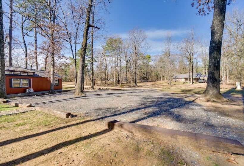 Pet Friendly Broken Bow Cabin: Hot Tub & Fireplace