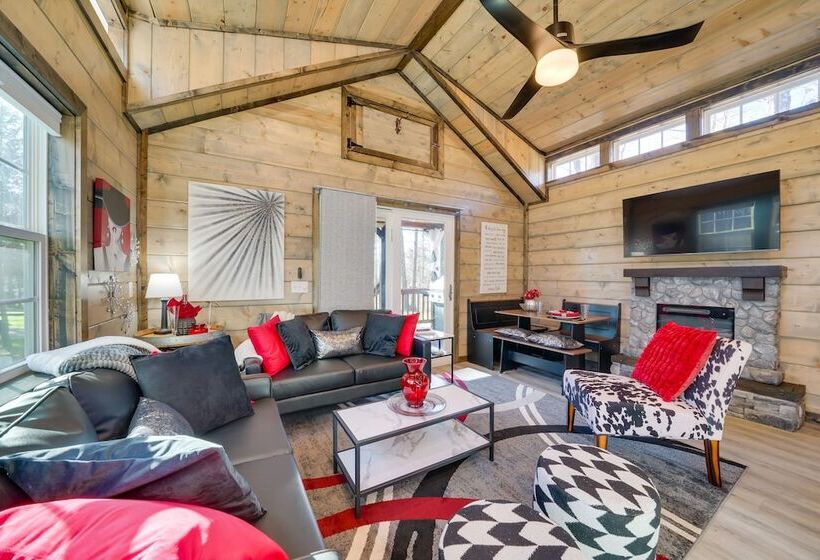 Pet Friendly Broken Bow Cabin: Hot Tub & Fireplace