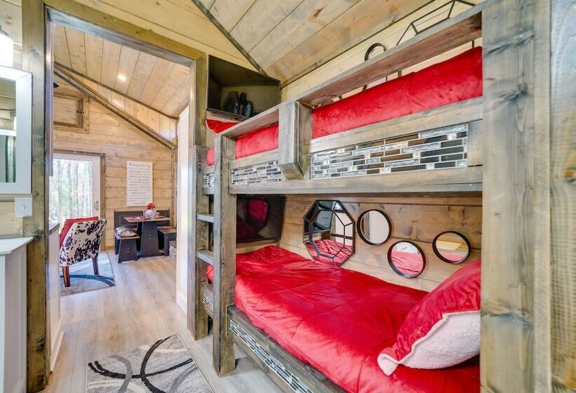 Pet Friendly Broken Bow Cabin: Hot Tub & Fireplace