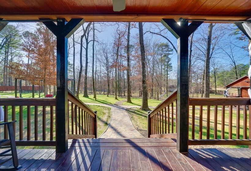 Pet Friendly Broken Bow Cabin: Hot Tub & Fireplace