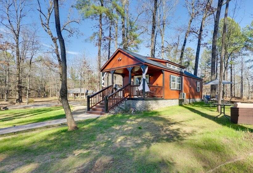 Pet Friendly Broken Bow Cabin: Hot Tub & Fireplace