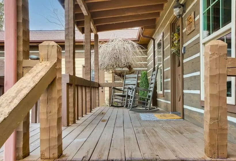Peaceful Celina Cabin W/ Hot Tub & Lake View!