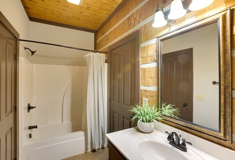 Peaceful Celina Cabin W/ Hot Tub & Lake View!