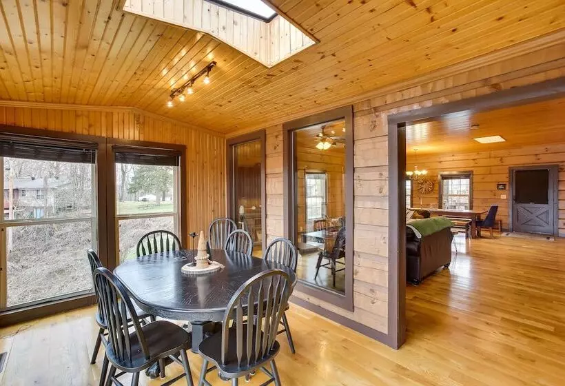 Peaceful Celina Cabin W/ Hot Tub & Lake View!