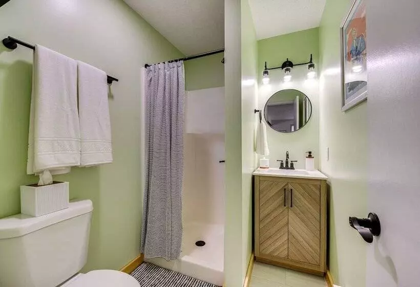 Poconos Retreat In Tobyhanna: Lake & Pool Access!