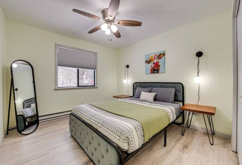 Poconos Retreat In Tobyhanna: Lake & Pool Access!