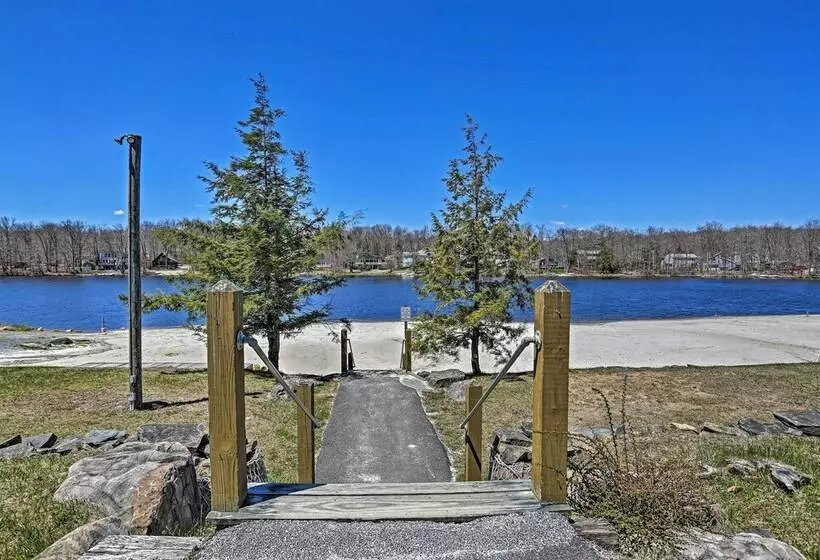 Poconos Retreat In Tobyhanna: Lake & Pool Access!