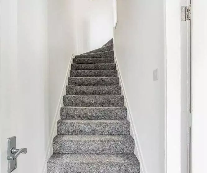 Residenssi Captivating 2 Bed House In Hamilton With Jacuzzi